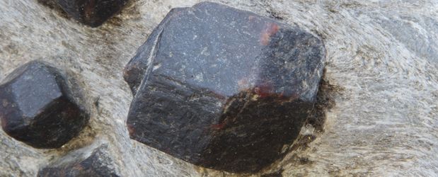 Granat in Glimmerschiefer Granat in Glimmerschiefer